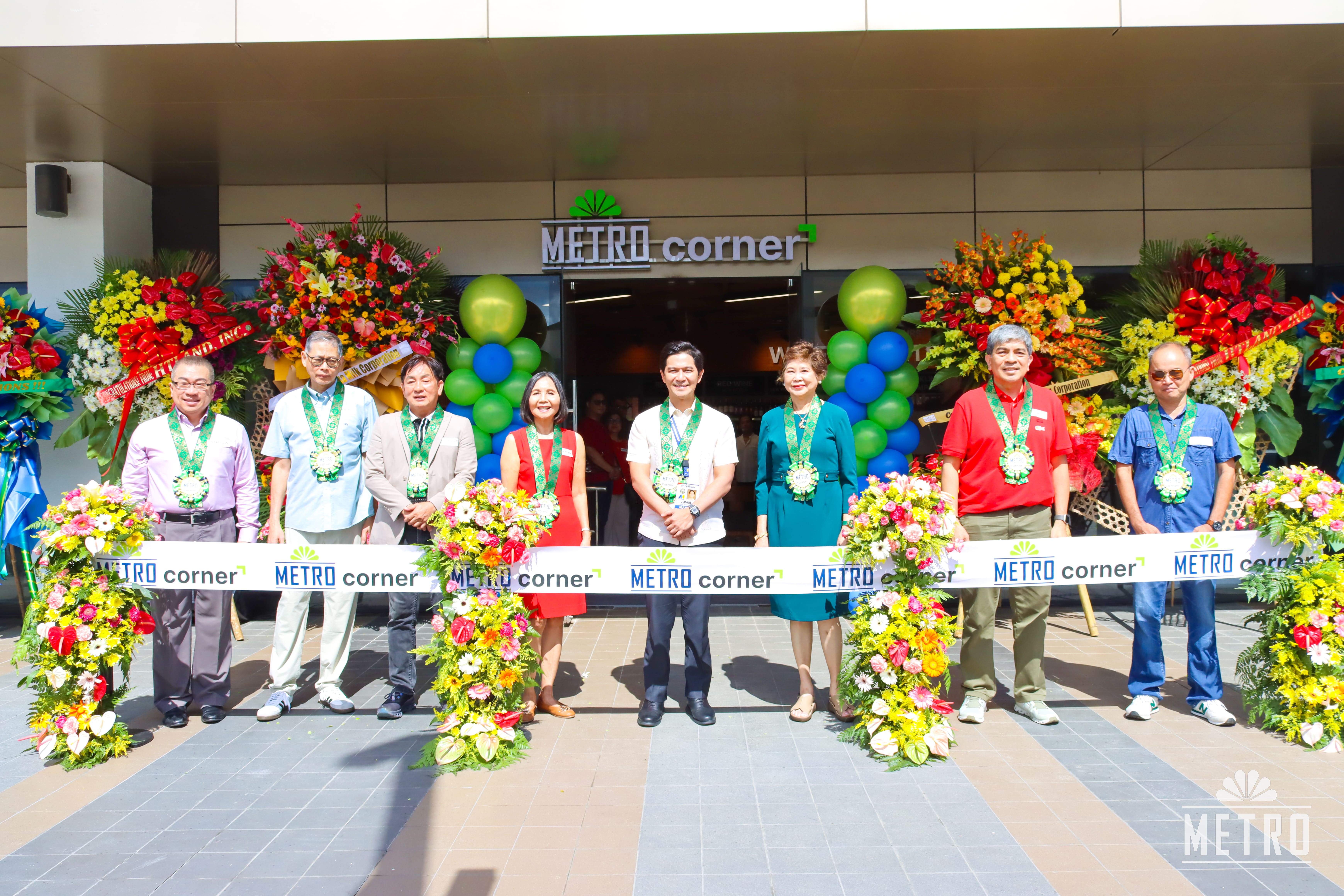 Metro Corner Ribbon-cutting