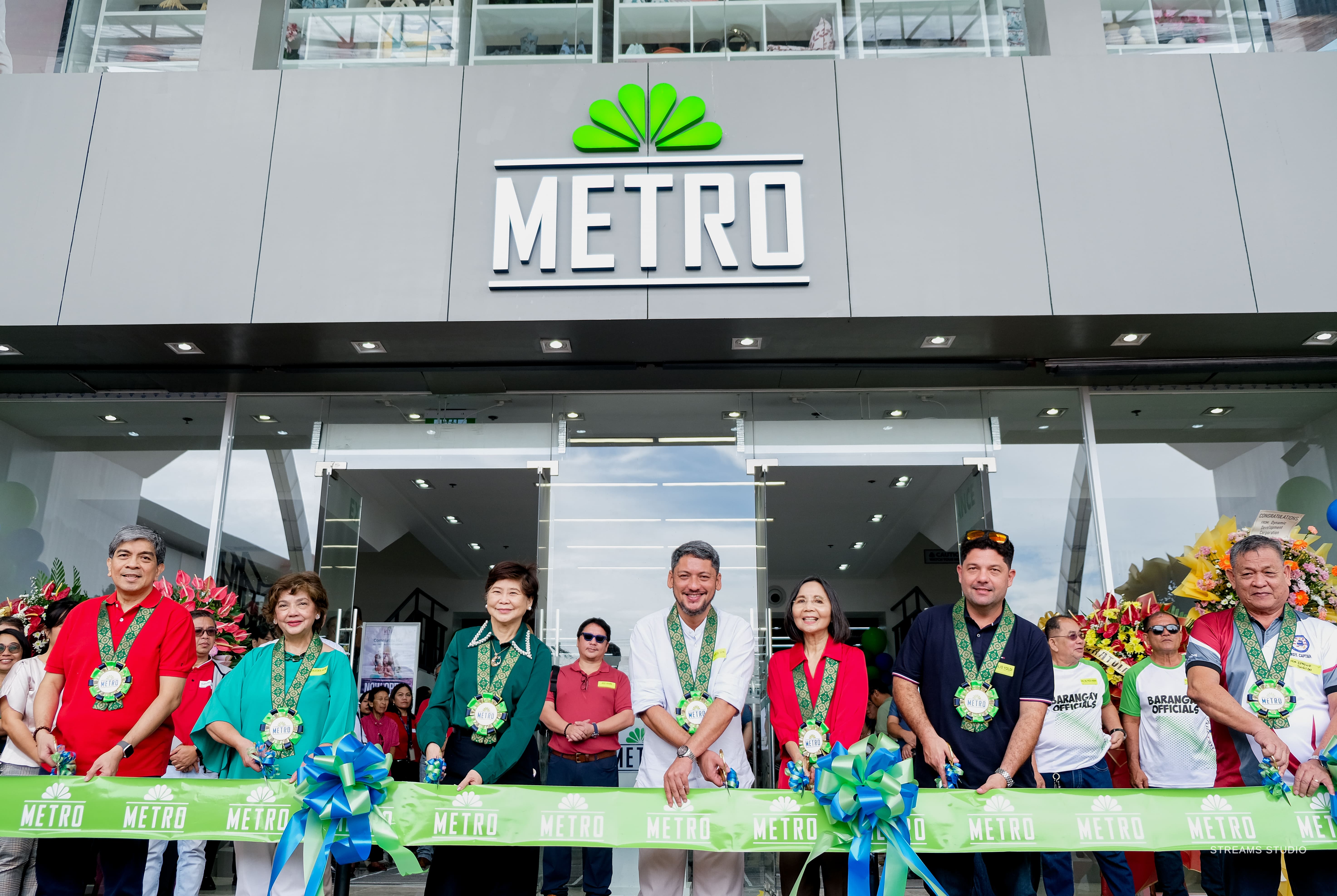 Metro Retail opens new store in Bais, strengthens partnership with the local community